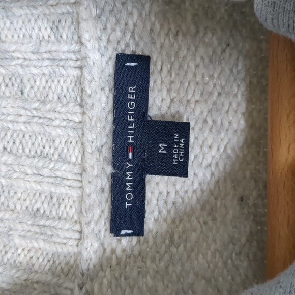Tommy Hilfiger Women's Cable Knit Full Zip Lt Gray Soft Sweater Size Medium EUC - Picture 3 of 11